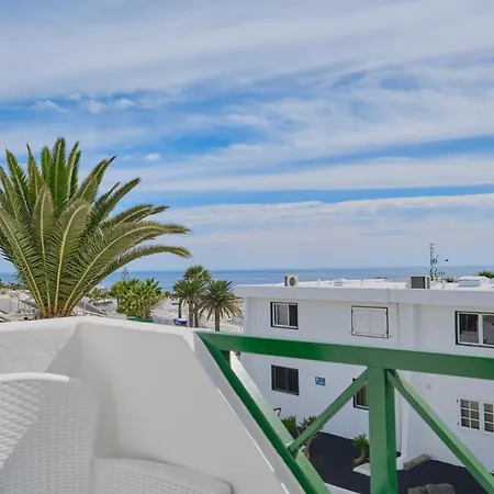 Floor Ocean Views Lanzamar - Renovated Gem With A Sunny, Private Terrace & Elevator & Pool - Puerto Del Carmen Apartment Puerto del Carmen (Lanzarote)
