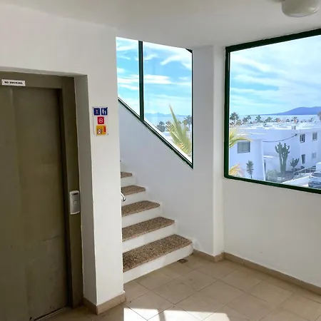 Apartment Floor Ocean Views Lanzamar - Renovated Gem With A Sunny, Private Terrace & Elevator & Pool - Puerto Del Carmen *